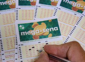 Mega-sena sorteia prêmio acumulado de R$ 165 milhões neste domingo