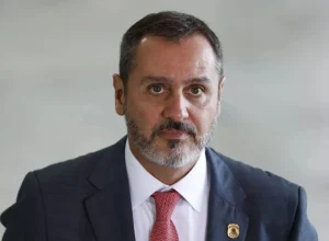 Ministério Público investiga diretor da Polícia Federal por suposto vazamento de informações