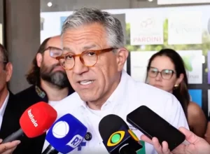 Ministro da Saúde classifica acusações de Vorcaro como farsa e defende sua inocência
