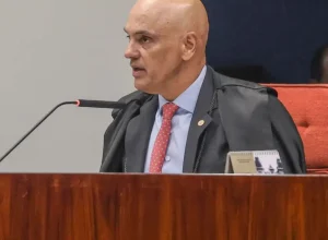 Moraes proíbe visita de filhos de Bolsonaro no Dia dos Pais