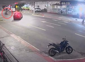 Motociclista colide com carro na contramão em Novo Horizonte, na Serra