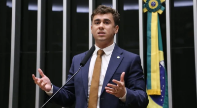 Nikolas Ferreira realiza campanha em Juiz de Fora e critica governo Lula