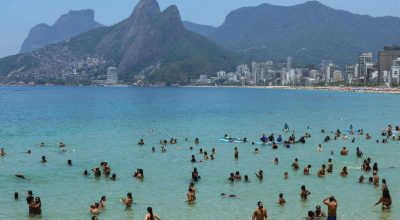 Ondas de até três metros atingem o litoral do Rio e de São Paulo até quinta-feira segundo a Marinha