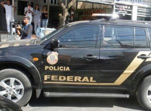 Polícia Federal mira governador Cláudio Castro em nova etapa da Operação Sem Refino