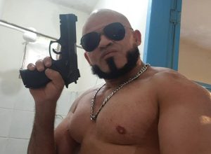 Policial penal é detido por agressão e ameaça ao namorado na Serra