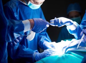 Procedimento inédito no Espírito Santo utiliza transplante ósseo para reconstruir bacia e fêmur