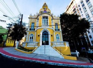 Programação cultural da Casa da Música Sônia Cabral reúne humor e arte entre 24 e 30 de agosto