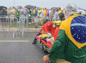 raio-atinge-ato-nikolas-ferreira-brasilia-feridos