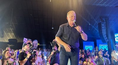 Renato Casagrande registra aumento expressivo em patrimônio e lidera disputa ao Senado no ES