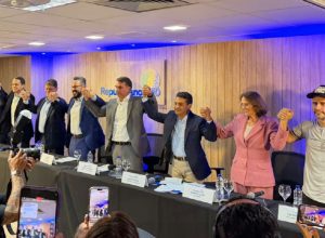 Republicanos formaliza apoio a Flávio Bolsonaro no segundo turno das eleições