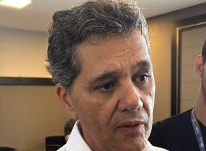 Ricardo Ferraço discute escolha de vice e estratégias eleitorais para 2026