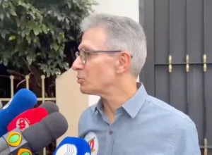 Romeu Zema critica ação do MPE após uso de celular na cabine de votação
