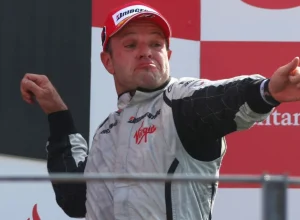 Rubens Barrichello pede R$ 2,4 milhões à Scuderia Bandeiras após demissão repentina na Stock Car
