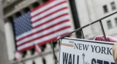 S&P 500 atinge novo recorde ao superar 7.800 pontos com dados de inflação favoráveis