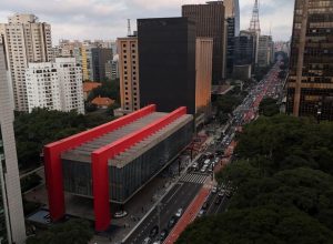São Paulo enfrenta variações climáticas com sol e chuvas nesta semana