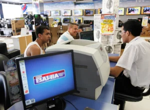Sindicato de comerciários inicia ação coletiva contra demissões nas Casas Bahia