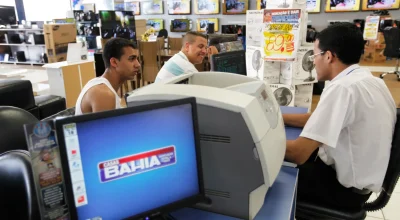 Sindicato de comerciários inicia ação coletiva contra demissões nas Casas Bahia