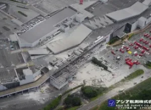 Sobreviventes de terremoto no Japão enfrentam escassez de água e calor intenso após tragédia
