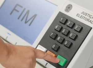 STF decide manter horário de votação até 19h, apesar de oposição do MPE