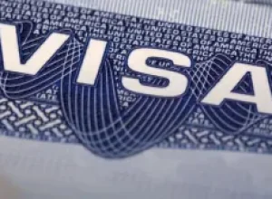 Suspensão global de entrevistas para vistos de imigrantes pelos EUA gera incertezas