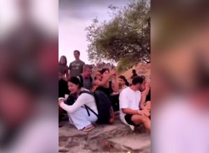 Terremoto de magnitude 7,7 assusta turistas na Indonésia