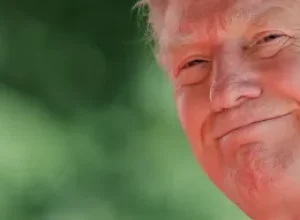 Trump ameaça denunciar jornalista da NBC à FCC por críticas
