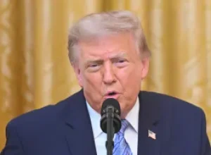 Trump combina humor e críticas em jantar em defesa da liberdade de imprensa
