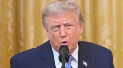 Trump combina humor e críticas em jantar em defesa da liberdade de imprensa