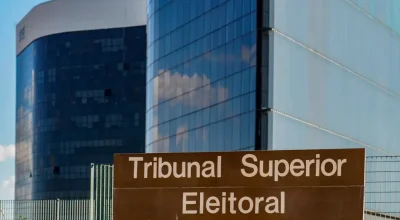 TSE interrompe novas filiações após irregularidade envolvendo Flávio Bolsonaro
