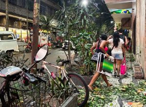 Ventania no Rio de Janeiro causa mortes e desaparecimento de pescador