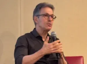 Zema critica tom de Milei, mas concorda com suas declarações sobre o Brasil